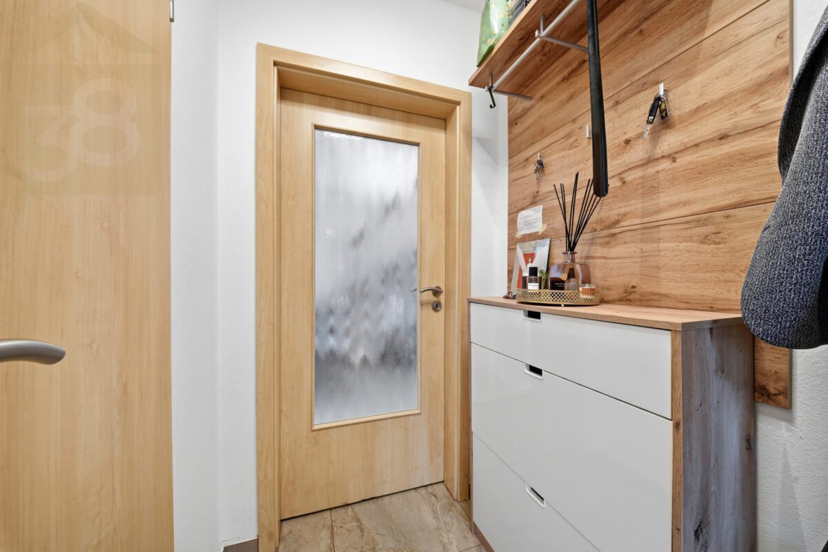 Garderobe EG