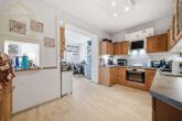 Küche EG - Attraktives Mehrfamilienhaus mit 3 Wohneinheiten & 2 Garagen in Langenhagen! Mein Haus = Mein Makler