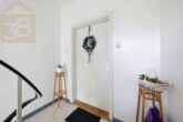Wohnungstür 1.OG - Attraktives Mehrfamilienhaus mit 3 Wohneinheiten & 2 Garagen in Langenhagen! Mein Haus = Mein Makler