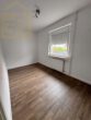 Wohnung DG Wohnzimmer - Modernes & saniertes Haus mit guter Rendite und Baugrundstück! Meine Immobilie = Mein Partner!