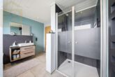 Badezimmer - Attraktive Eigentumswohnung mit Balkonund Garage in Cuxhaven! Meine Immobilie = Mein Partner!