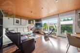 Wohnzimmer - Gepflegtes Einfamilienhaus mit Pool in sehr guter Lage!