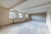 OG Wohnzimmer - Renovierungsbedürftiges Zweifamilienhaus mit 1.130 m² Eigentumsgrundstück in Sickte! Meine Immobilie