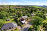 Hausansicht - Modernisiertes Zweifamilienhaus mit großem Garten, Sauna und Garagen! Meine Immobilie=Mein Partner!