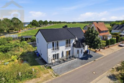 Attraktives Zweifamilienhaus mit 210 m² mit zusätzlicher Baufläche – Meine Immobilie = Mein Partner!, 38533 Vordorf, Zweifamilienhaus