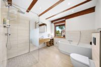 Badezimmer EG